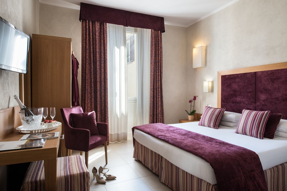 Standard Double Room, City View photo 1
