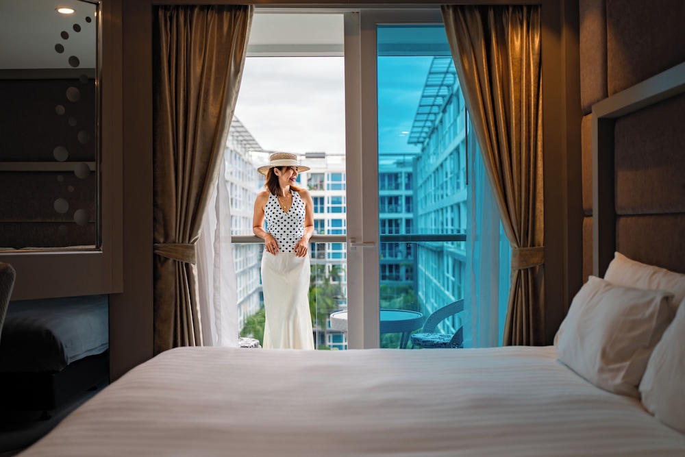 Deluxe Double Room, Pool View
