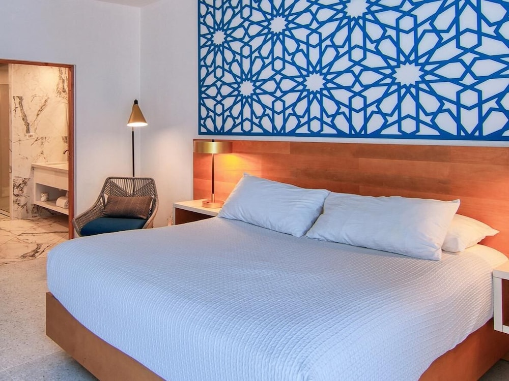Suite, 1 Bedroom, Kitchenette, Beach View photo 3