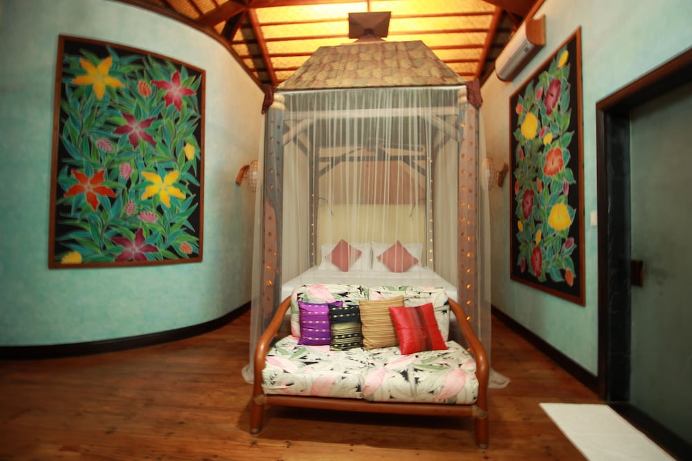 Superior Suite, 1 King Bed, Bathtub photo 1