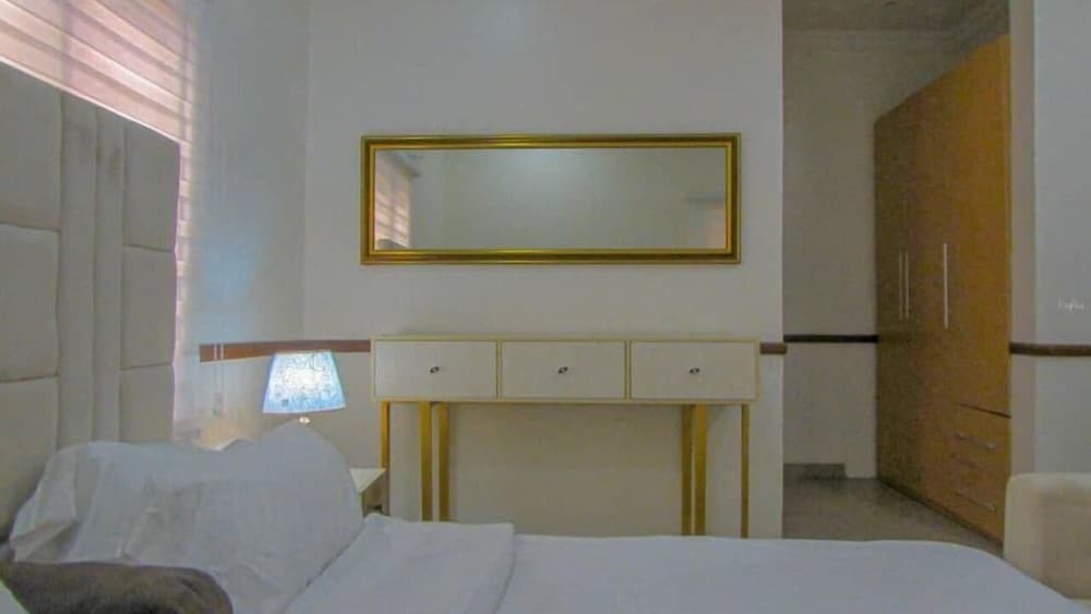 Comfort Room, Balcony, City View