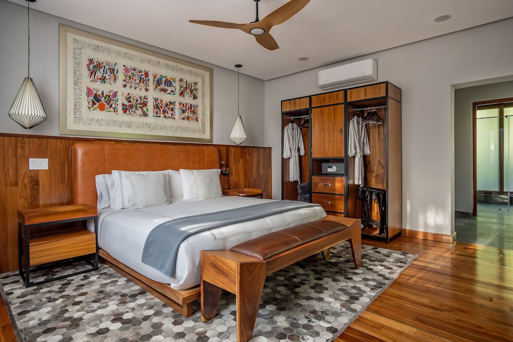 Superior Room, 1 King Bed