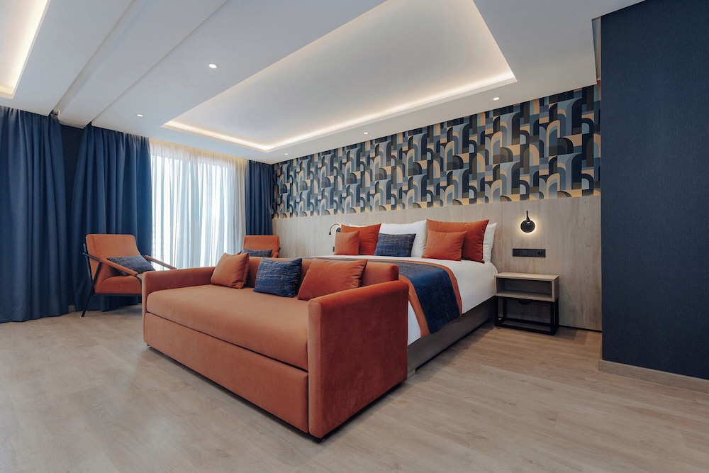 Superior Double Room, Balcony (Sofa Cama, 4 pax)
