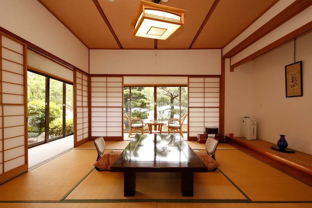 Japanese Western Style Room for 6 Guests with Private Bathroom & Yard (4F) photo 3
