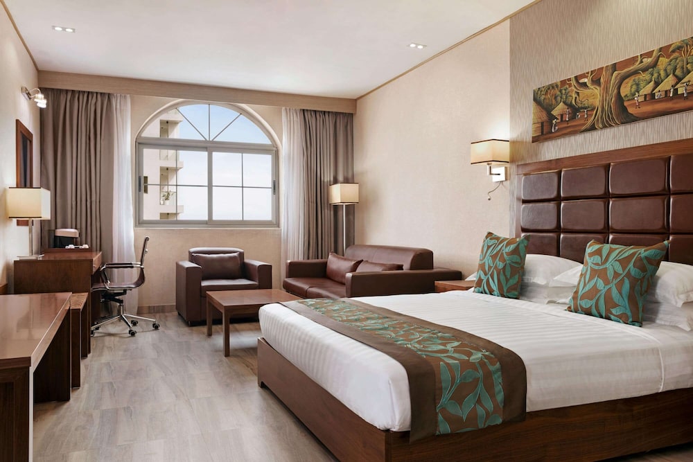 Suite, 1 Queen Bed, Non Smoking photo 1