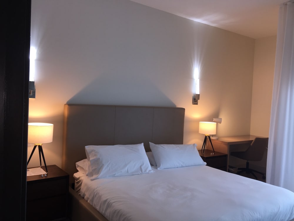 Comfort Room, 1 Bedroom, Balcony, Partial Ocean View photo 1