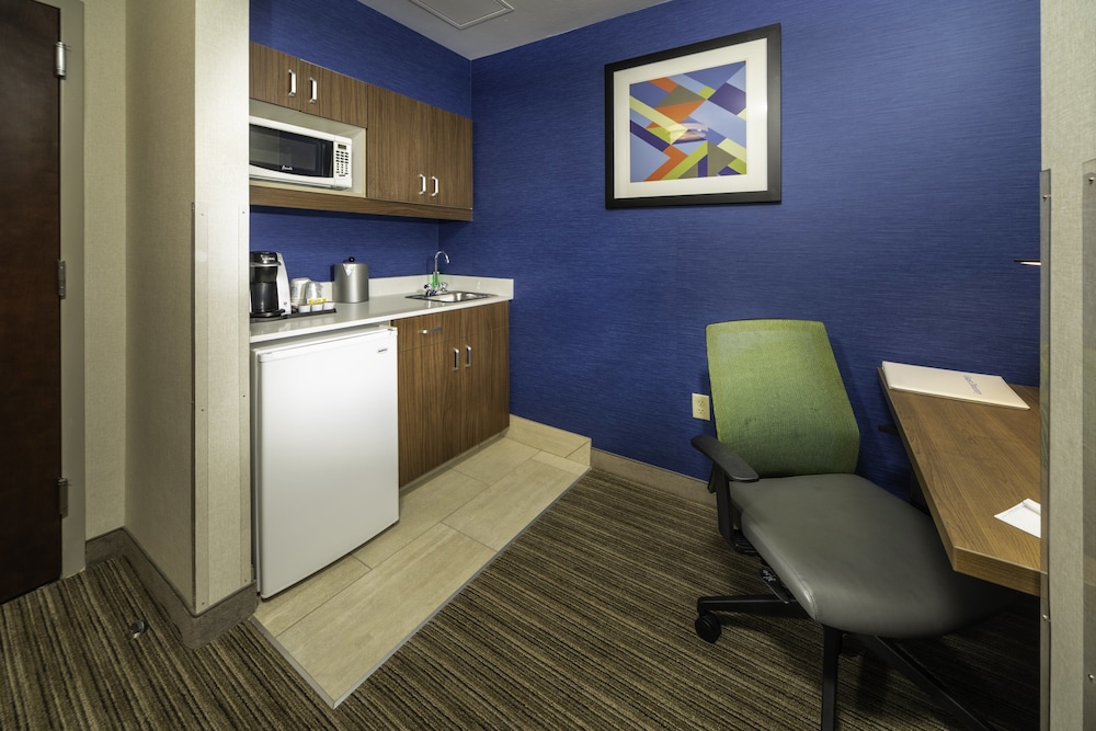 Suite, 1 King Bed, Accessible (MOBILITY) - Photo 1