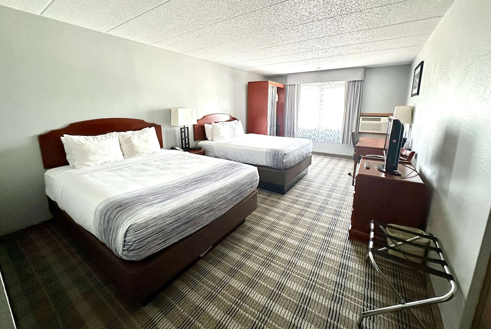 Room, 2 Queen Beds, Non Smoking - Photo 1