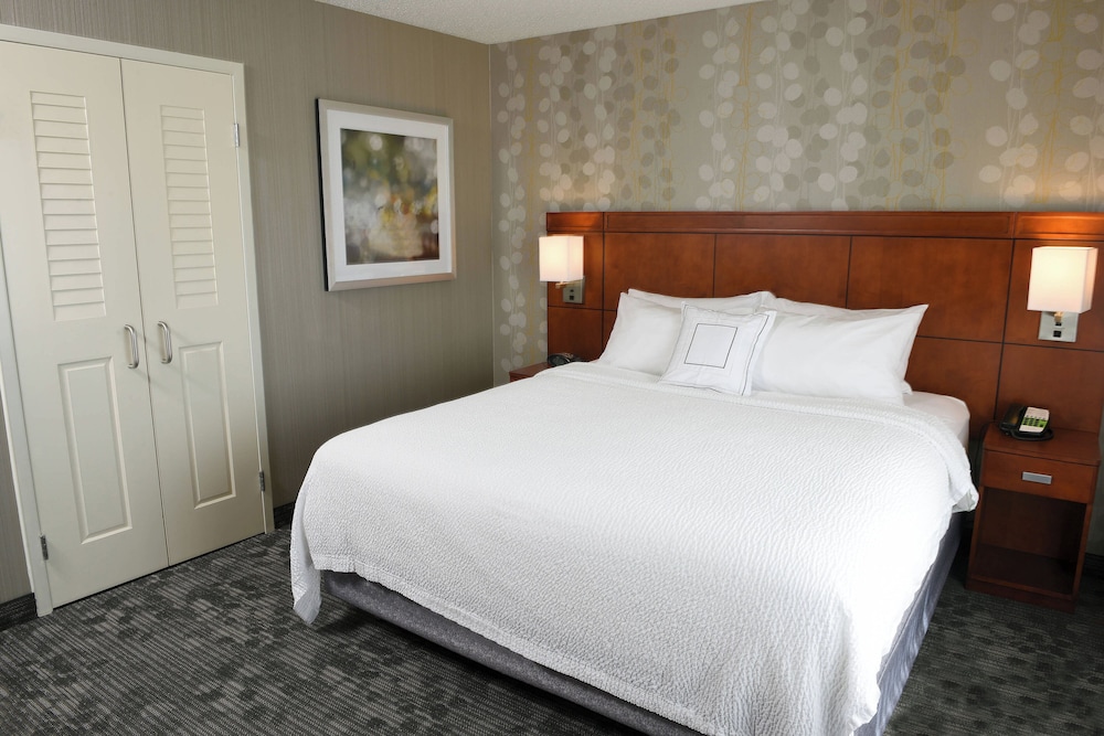 Suite, 1 Bedroom, Courtyard View photo 2