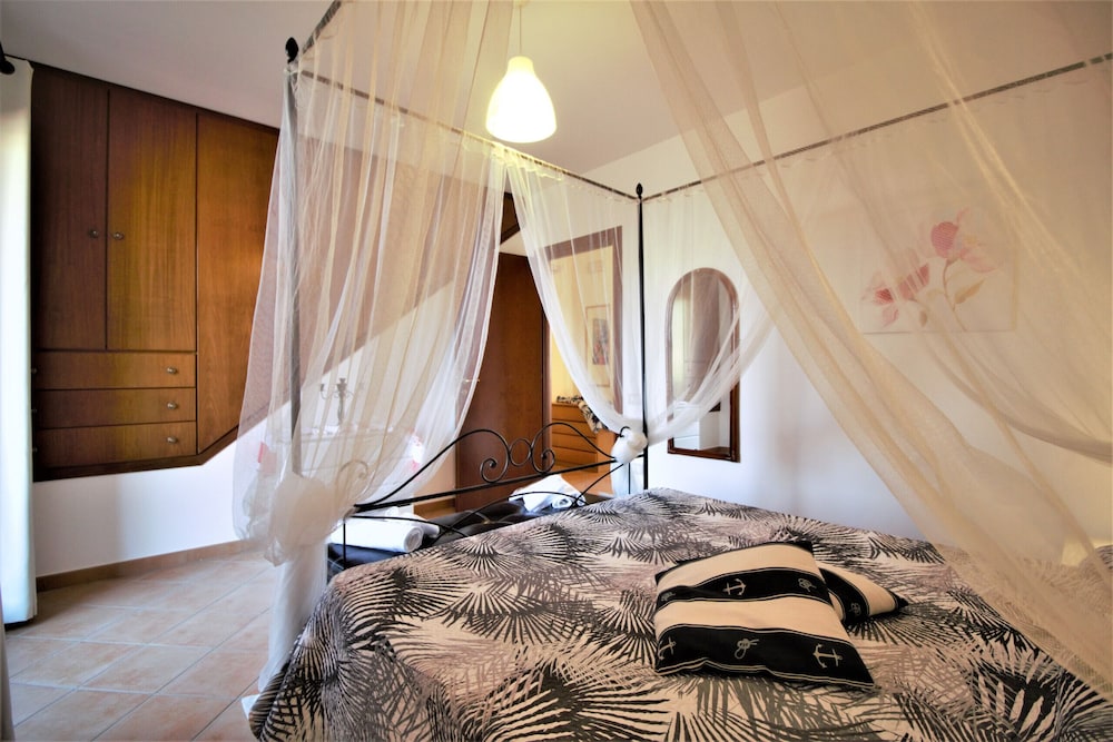 Villa, 3 Bedrooms, Terrace, Beachside