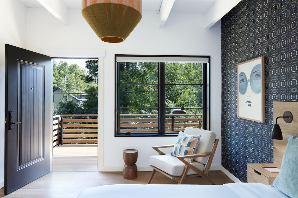 Classic Room, 1 Queen Bed, Ensuite, River View
