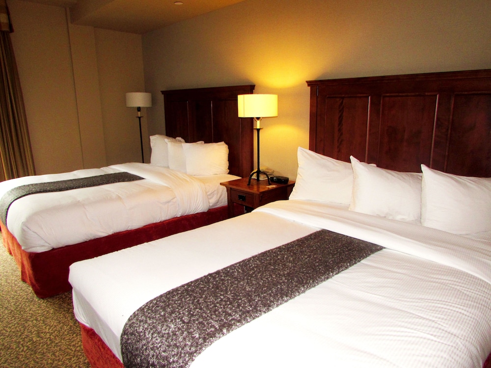 Standard Room, 2 Queen Beds, Non Smoking - Photo 3