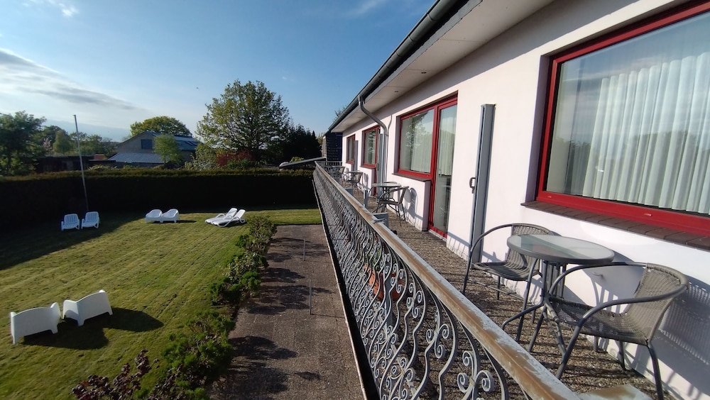 Superior Room, 1 King Bed, Garden View, Sea Facing