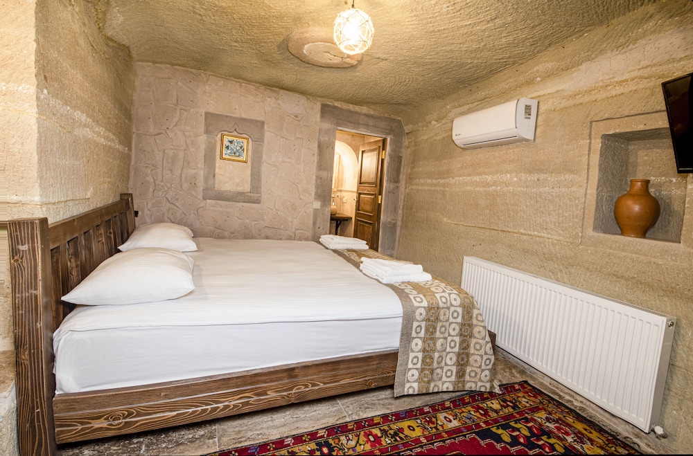 Comfort Room, Courtyard View (Stone) - Photo 6