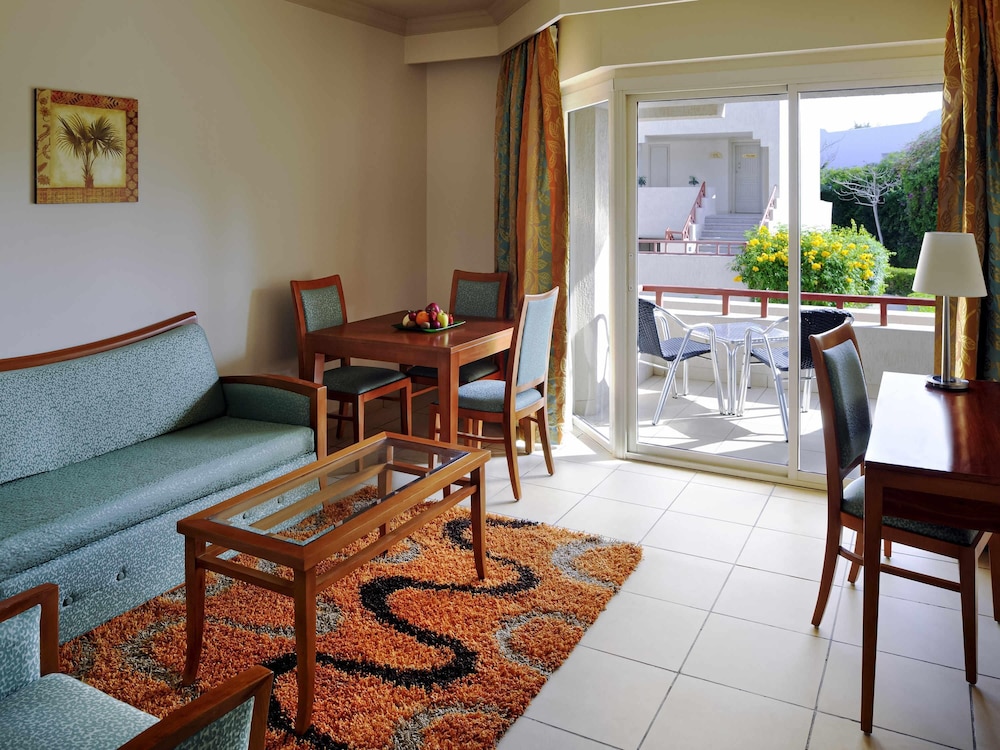 Executive Room, 2 Queen Beds, Partial Sea View, Beachside - Photo 1