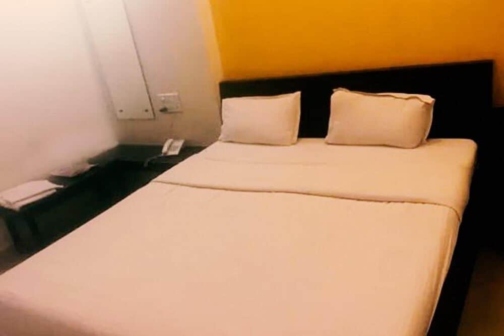 Deluxe Triple Room (Non Ac)
