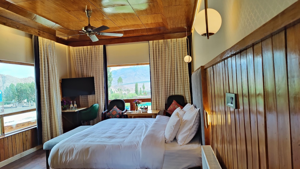 Premium Room - Photo 6
