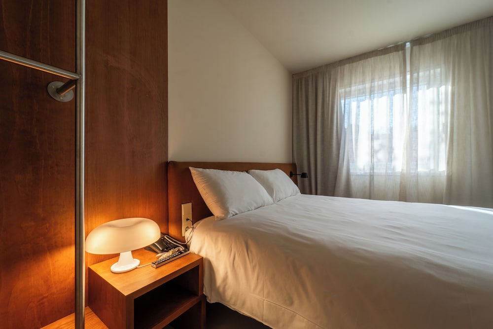 Standard Room, 1 Double Bed, Accessible - Photo 2