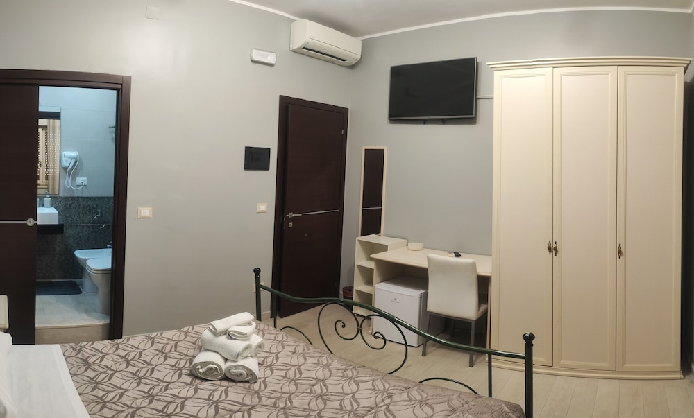 Comfort Double Room, Ensuite, City View (Camera 1) photo 3