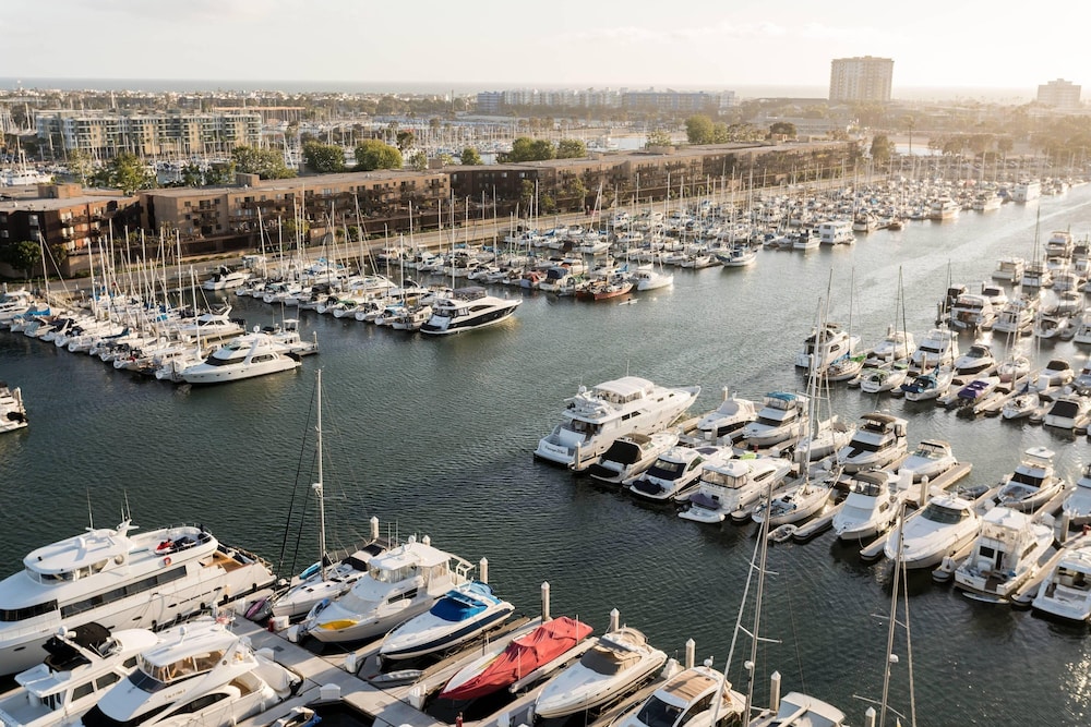 Executive Suite, 1 Bedroom, Marina View (Mobility Accessible, Tub)