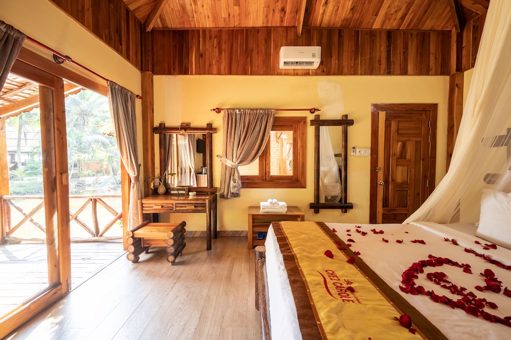 Bungalow, River View - Photo 3