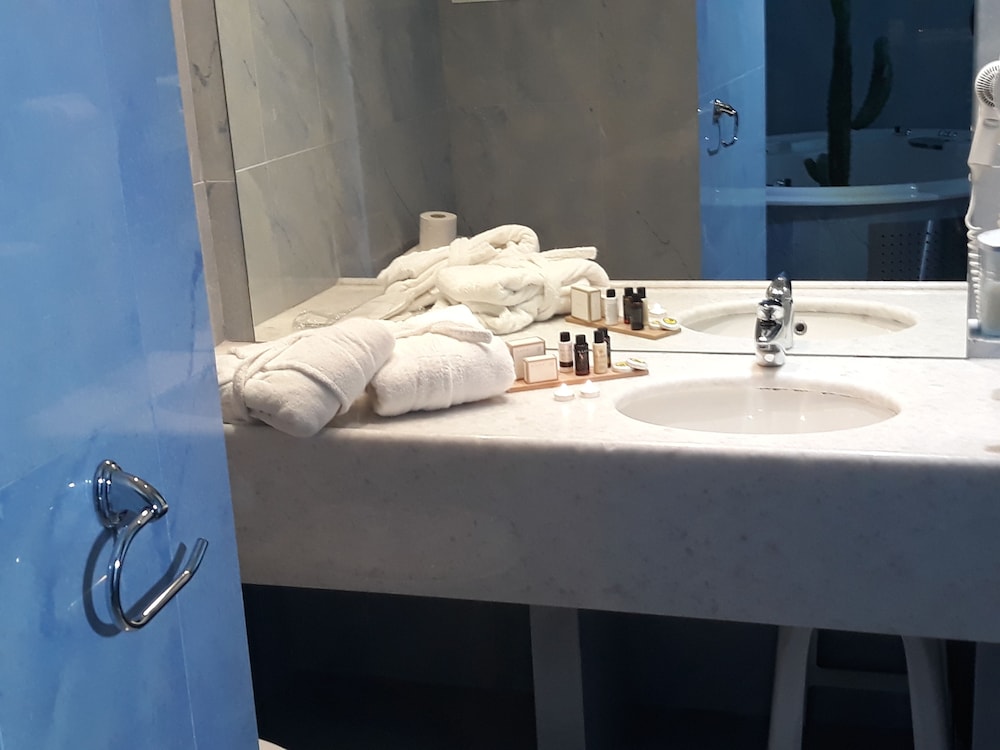 Family Suite, 1 Double Bed with Sofa bed photo 3