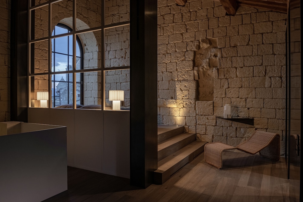 Penthouse, Hot Tub (Suite)