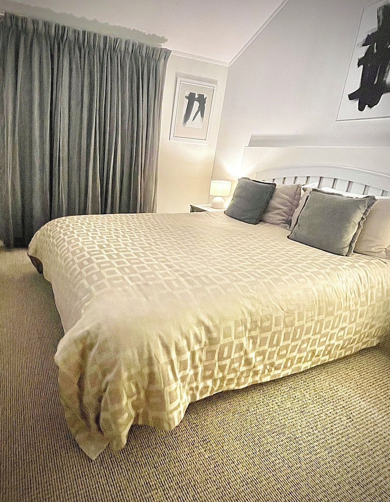 Deluxe Queen Room - Photo 5