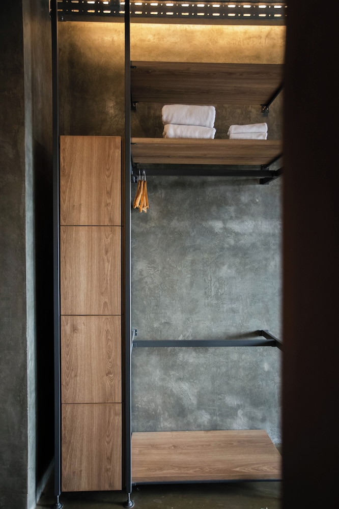 Loft King Bed - Photo 9