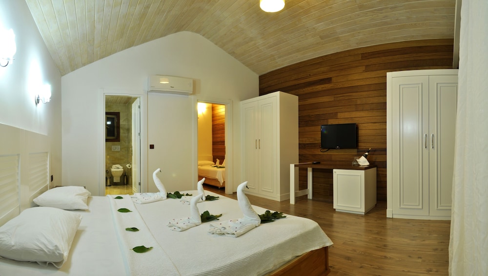 Family Delux Bungalow photo 1
