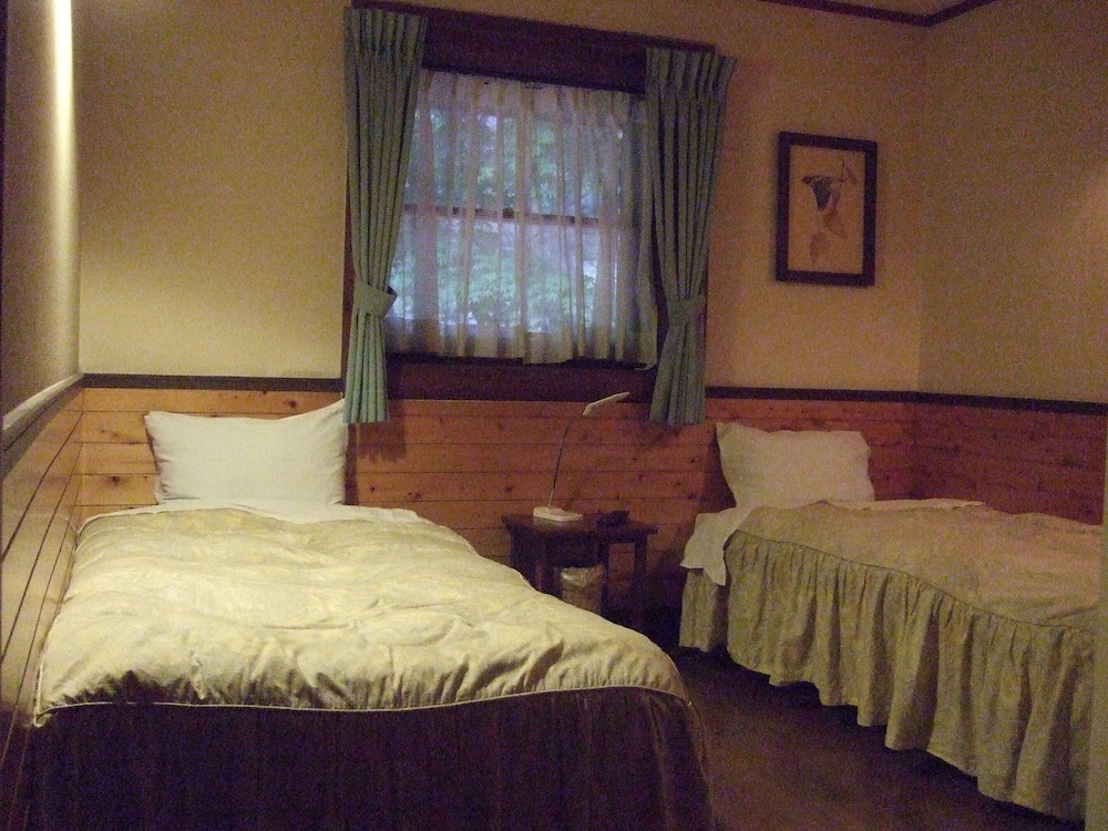 Twin Room, Shared Bathroom photo 1