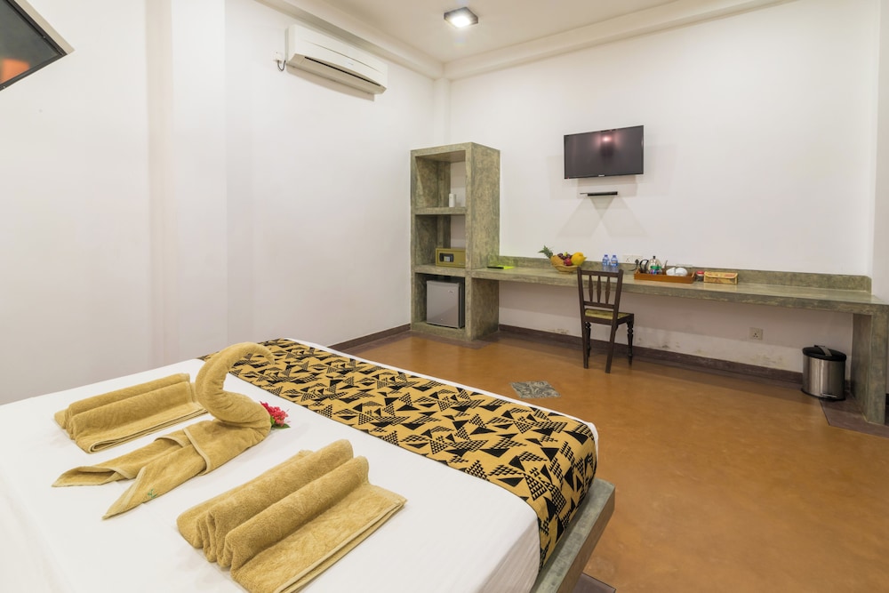 Deluxe Double Room, 1 King Bed, Private Bathroom, Garden View photo 3