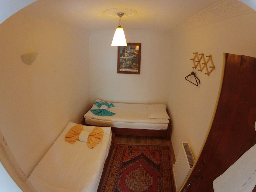 Twin Room, Shared Bathroom photo 1