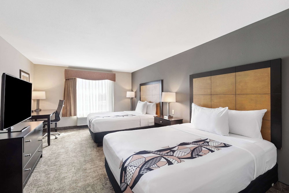 Standard Room, 2 Queen Beds, Non Smoking (Shower Only) - Photo 1