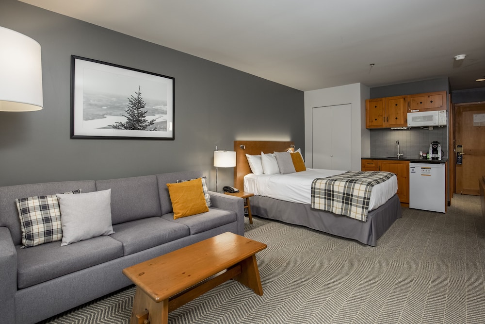 Hotel Room - Photo 4