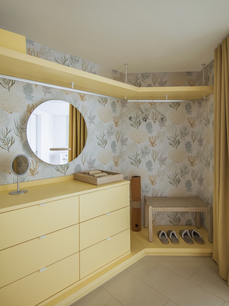 Suite, 1 King Bed (Ocean, 90sqm)