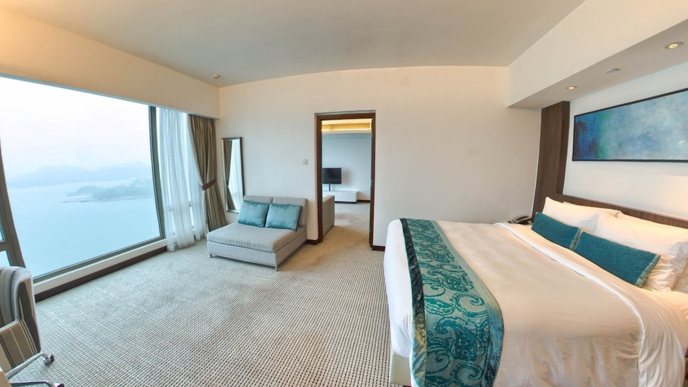 Ocean Front One Bedroom Suite (King Bed only)