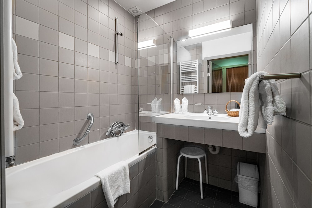 Double or Twin Room (Budget) - Photo 19
