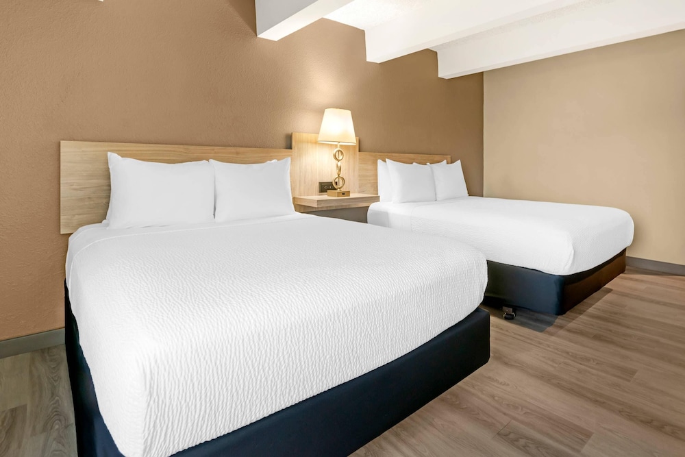 Standard Room, 2 Queen Beds, Non Smoking photo 2