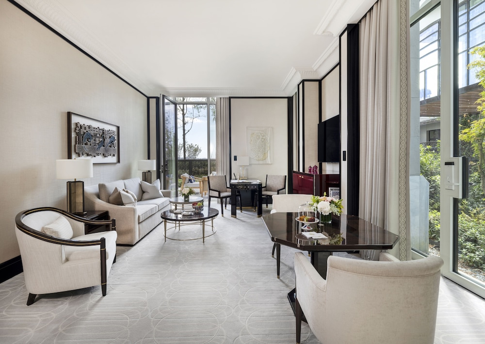 Superior Suite With Garden, 1 King Bed with Sofa Bed photo 3