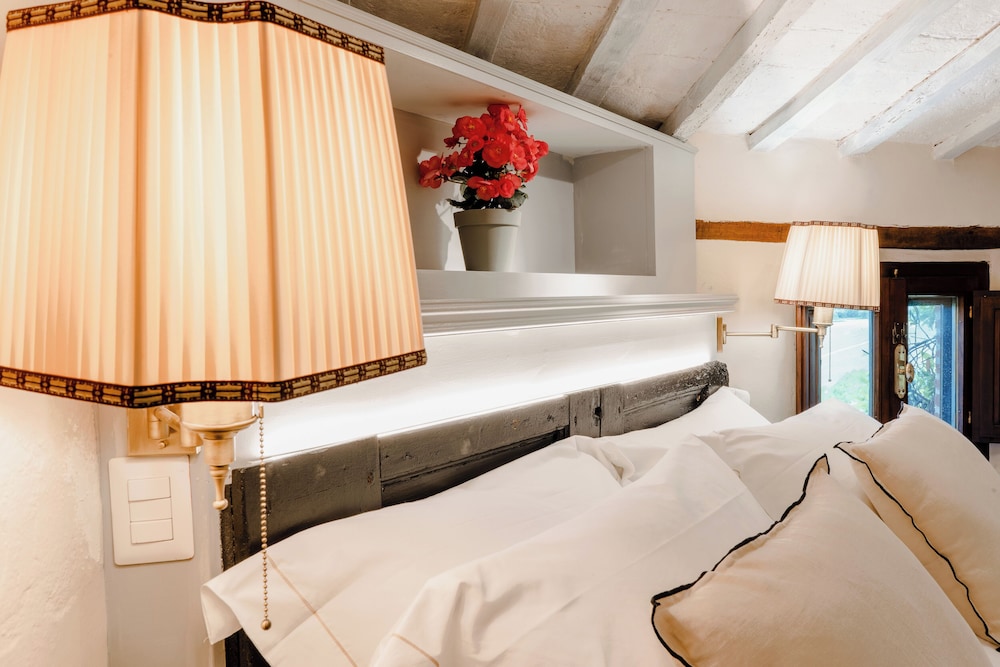 Standard Room, 1 King Bed photo 3