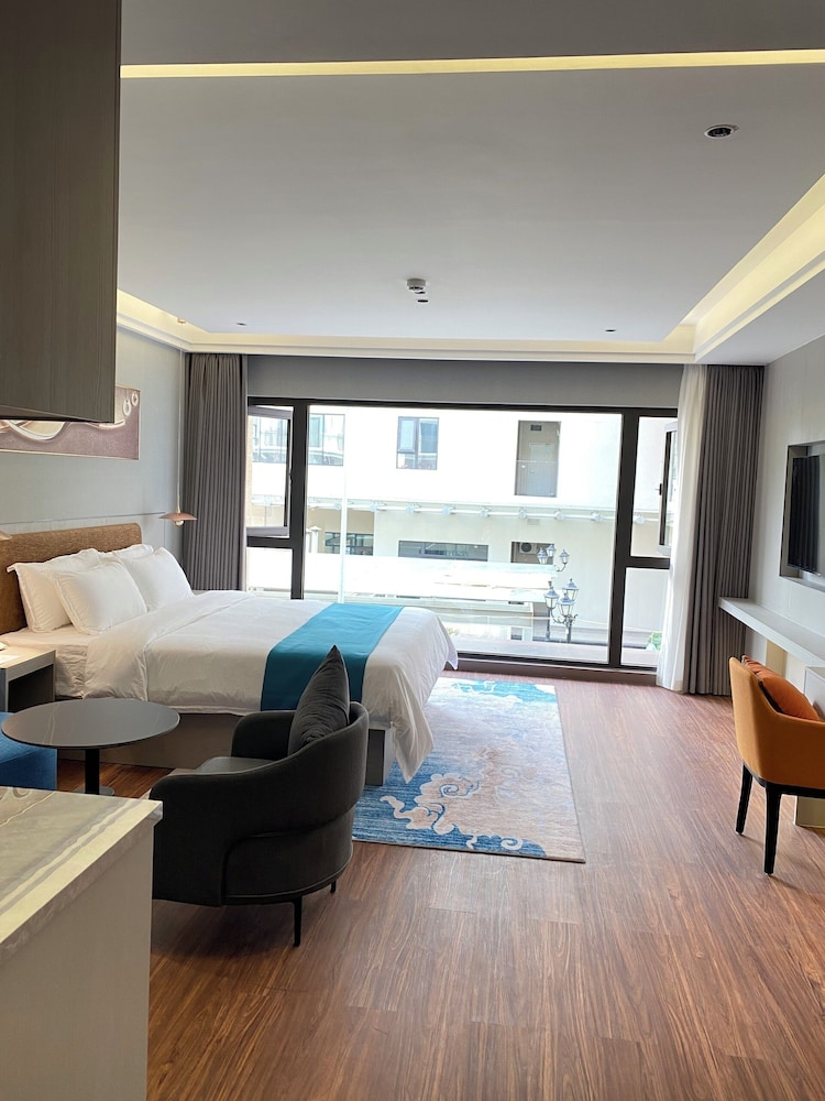 Premier Apartment, Balcony
