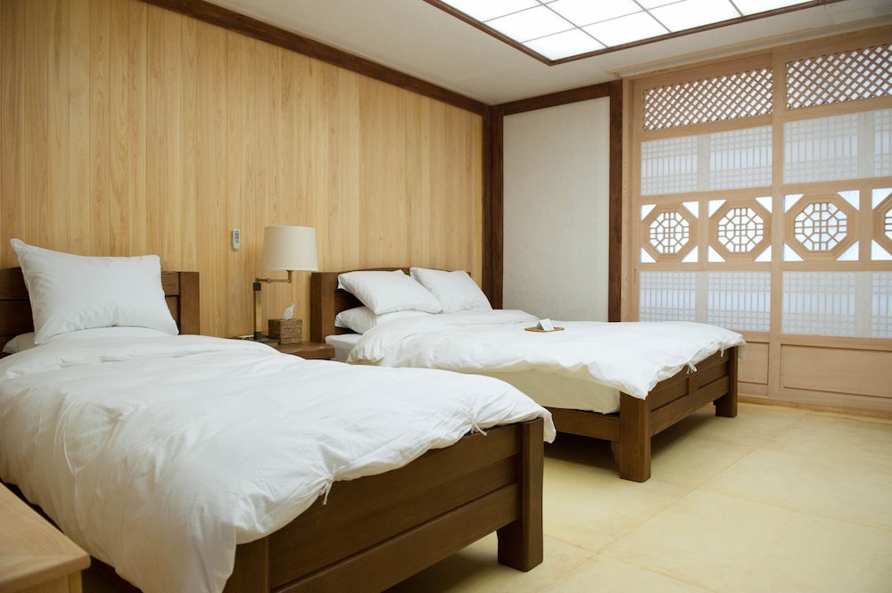 Standard Room (Bed, Free Nature Park) - Photo 6