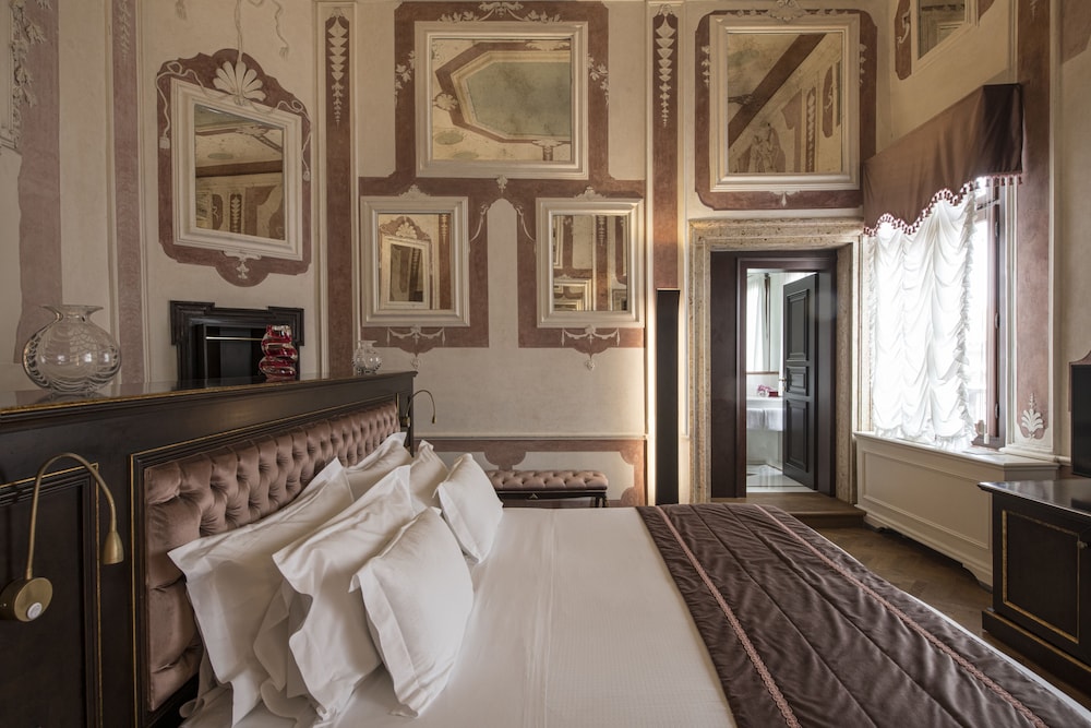 Deluxe Double or Twin Room - Photo 1
