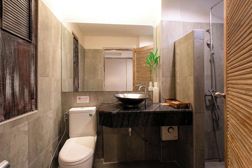Economy Triple Room - Photo 19
