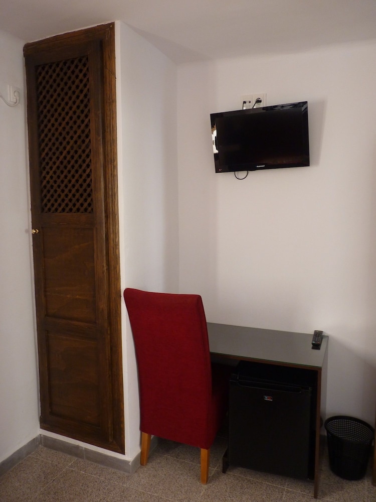 Double Room, with interior patio (smoking and pets)