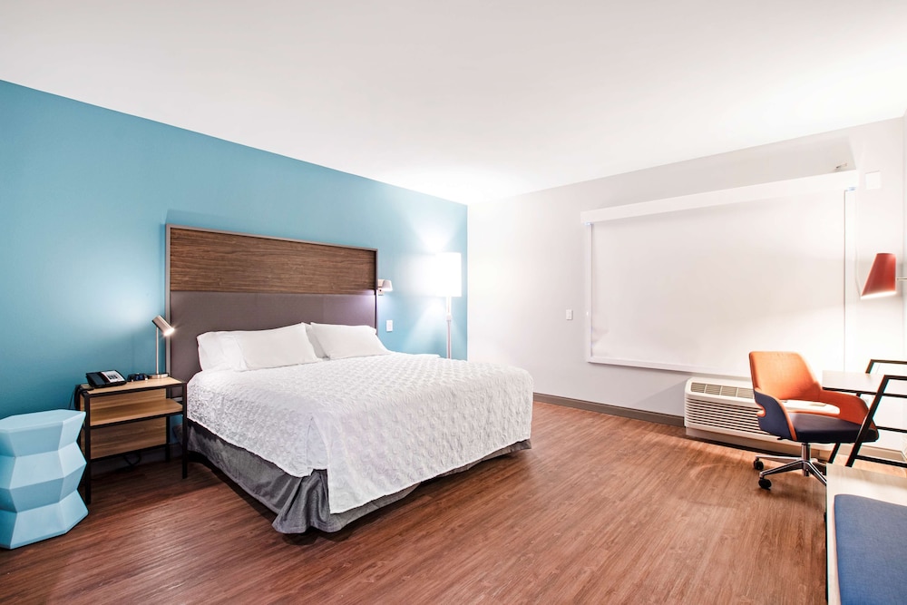 Room, 1 King Bed, Accessible (Roll-In Shower) - Photo 1