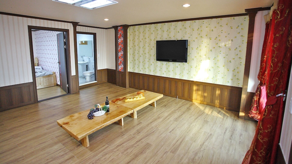 Family Room (2) photo 1
