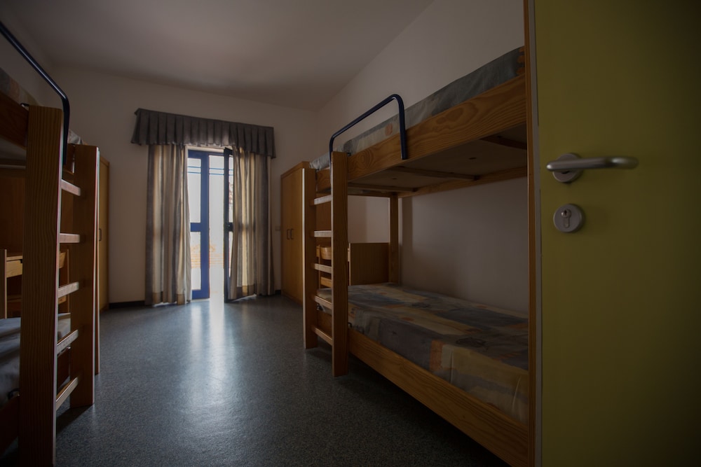 Shared Dormitory, Men only, Shared Bathroom (4 Beds) photo 3