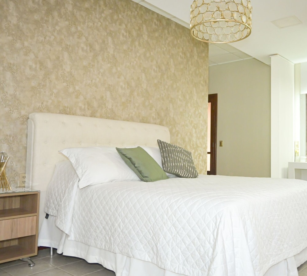 Luxury Studio Suite, 1 Bedroom, Private Bathroom, City View